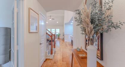 Mid-Forest 5BR Getaway, huge Backyard & BBQ Grill in The Woodlands, TX