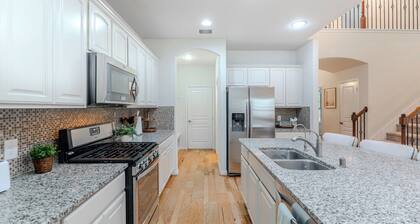 Mid-Forest 5BR Getaway, huge Backyard & BBQ Grill in The Woodlands, TX