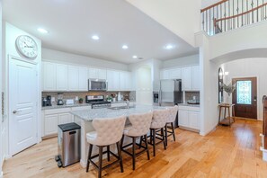 Micro-ondes, four, plaque de cuisson, lave-vaisselle