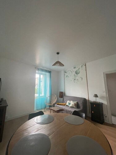 Appartement au paradis
Entièrement refait à neuf
Dans bourg proche de Gergovie