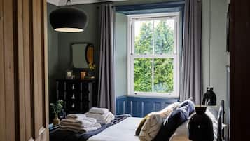 6 bedrooms, individually decorated, individually furnished, free WiFi