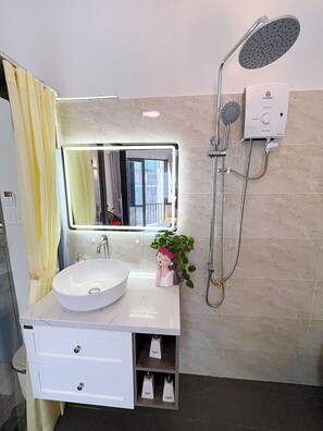 Deluxe Studio Suite, 1 King Bed, Balcony, City View | Bathroom | Shower, free toiletries, hair dryer, slippers - The Cafe Apartment Building (Ho Chi Minh City)