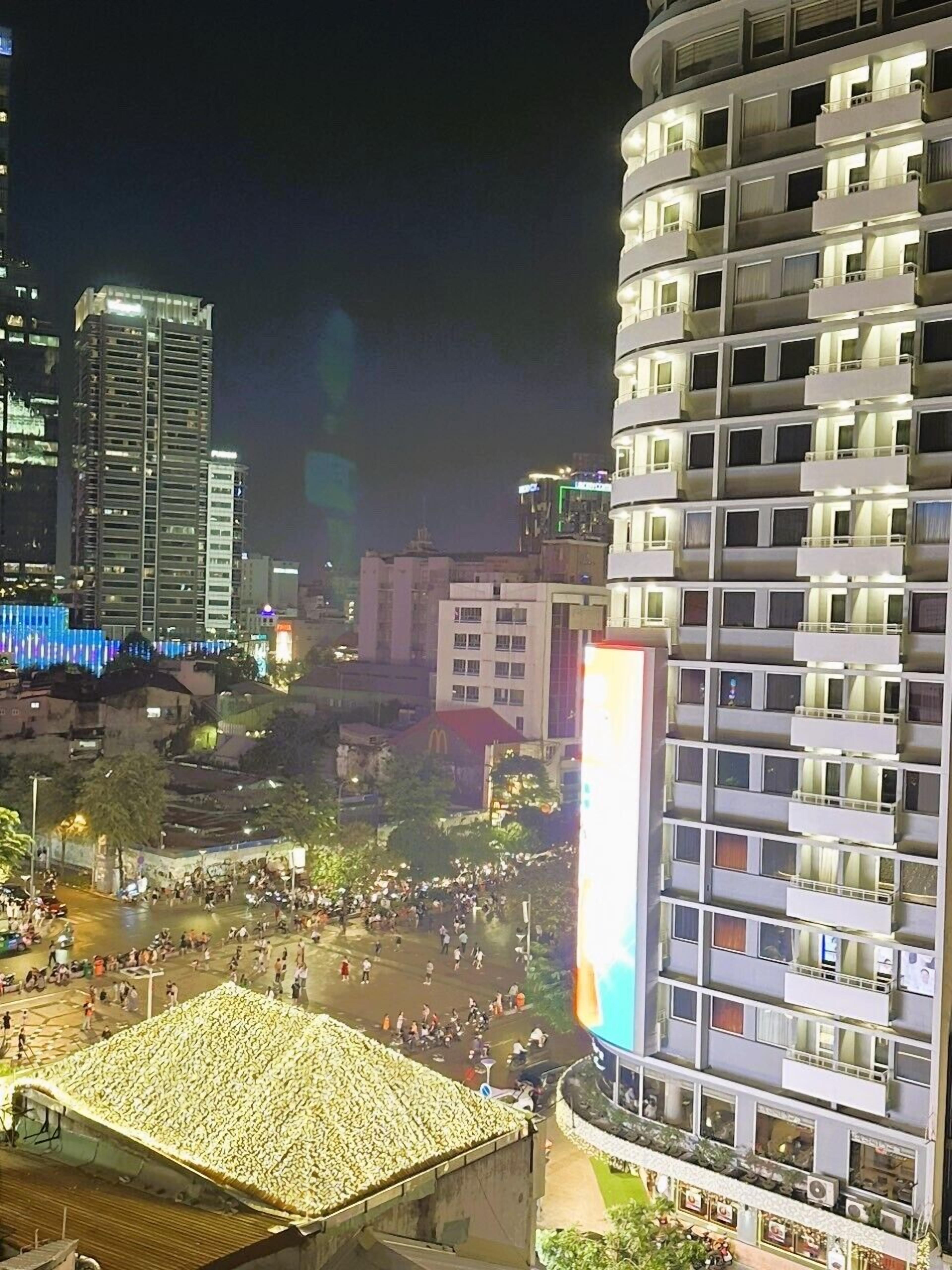 Deluxe Studio Suite, 1 King Bed, Non Smoking, City View | View from room