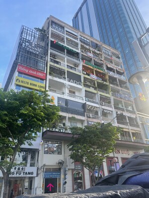 Property entrance - The Cafe Apartment Building (Ho Chi Minh City)