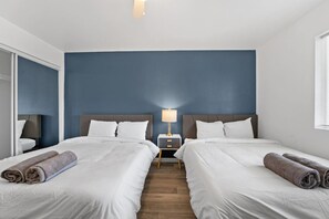 1 bedroom, desk, iron/ironing board, WiFi