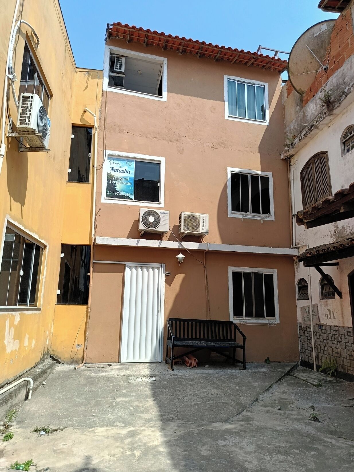 Fachada da propriedade