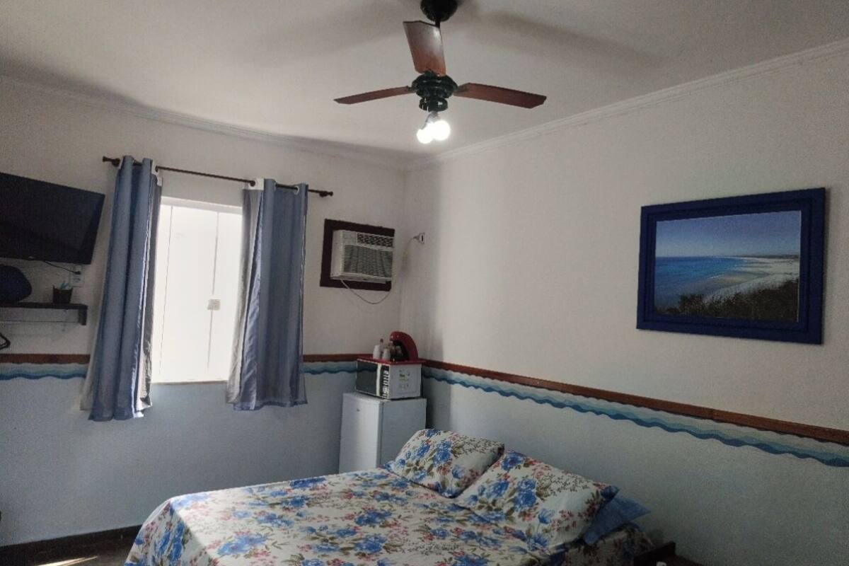 1 habitación, escritorio y espacio para trabajar con laptop 