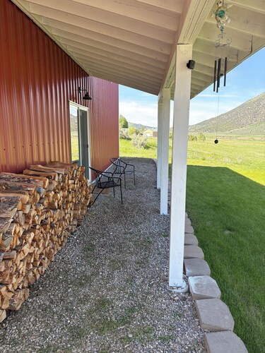 Charming 3-bedroom barn with AC, WiFi in delightful Lava Hot Springs