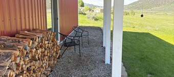 Charming 3-bedroom barn with AC, WiFi in delightful Lava Hot Springs
