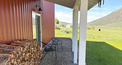 Charming 3-bedroom barn with AC, WiFi in delightful Lava Hot Springs