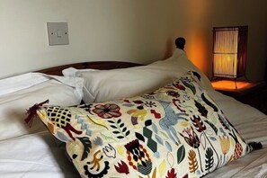 3 عدّة غرف نوم وواي فاي وملاءات أسرّة