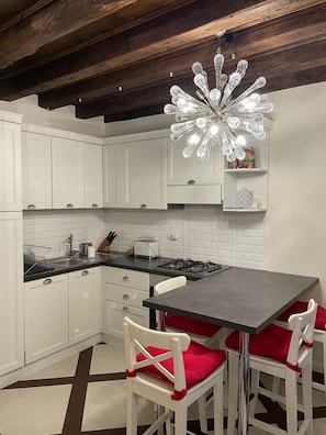Apartment, City View | Private kitchen | Espresso maker, electric kettle - Ca' Spada Venezia (Venice)