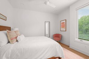 4 habitaciones, tabla de planchar con plancha, wifi y ropa de cama 