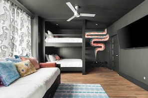 3 slaapkamers, een strijkplank/strijkijzer, wifi, beddengoed