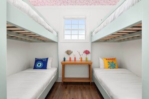 3 chambres, fer et planche à repasser, Wi-Fi, draps fournis