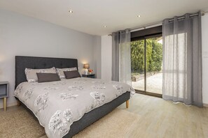 4 bedrooms, iron/ironing board, travel crib, free WiFi - Villa le Pechoir (Unknown)