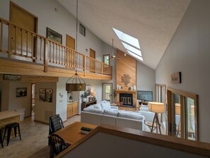 Smart TV, fireplace - Foxwood at Stoney Creek 4Br/3Ba Mountain Valley Getaway  (Nellysford)