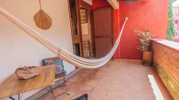 Casa tradicional | Tabla de planchar con plancha, wifi gratis, ropa de cama