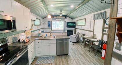 NEW LISTING! Spacious Tiny Home Near Lake - Jacuzzi + Covered Boat Parking