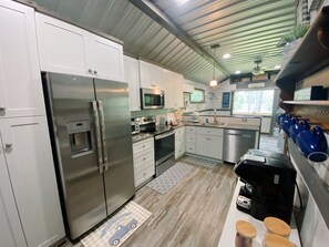 Micro-ondas, fogão, cooktop, lava-louças