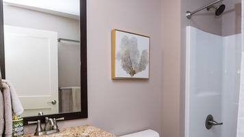 SĂšche-cheveux, serviettes fournies