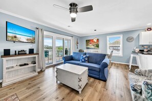 Daire, 1 En Büyük (King) Boy Yatak ve Çekyat (Beachside Villas 611) | Oturma alanı