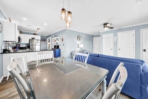 Apartamento, 1 cama de matrimonio grande con sofá cama (Beachside Villas 611) | Restauración