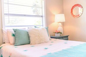 2 bedrooms, WiFi, bed sheets - Beachy Cottage close to Siesta | 3 Bed | Huge Pool (Sarasota)