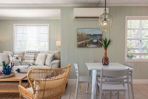 Dining - Charming 2BD Bungalow Close to Crescent Beach! (Sarasota)