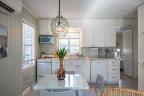 Fridge, microwave, oven, stovetop - Charming 2BD Bungalow Close to Crescent Beach! (Sarasota)