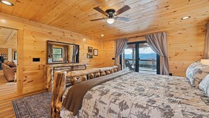 6 bedrooms, desk, free WiFi, bed sheets