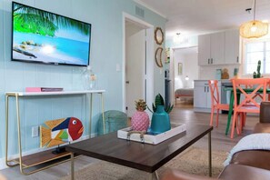 Interior - Charming Bungalow  | Close to Beach | 2 Beds (Sarasota)