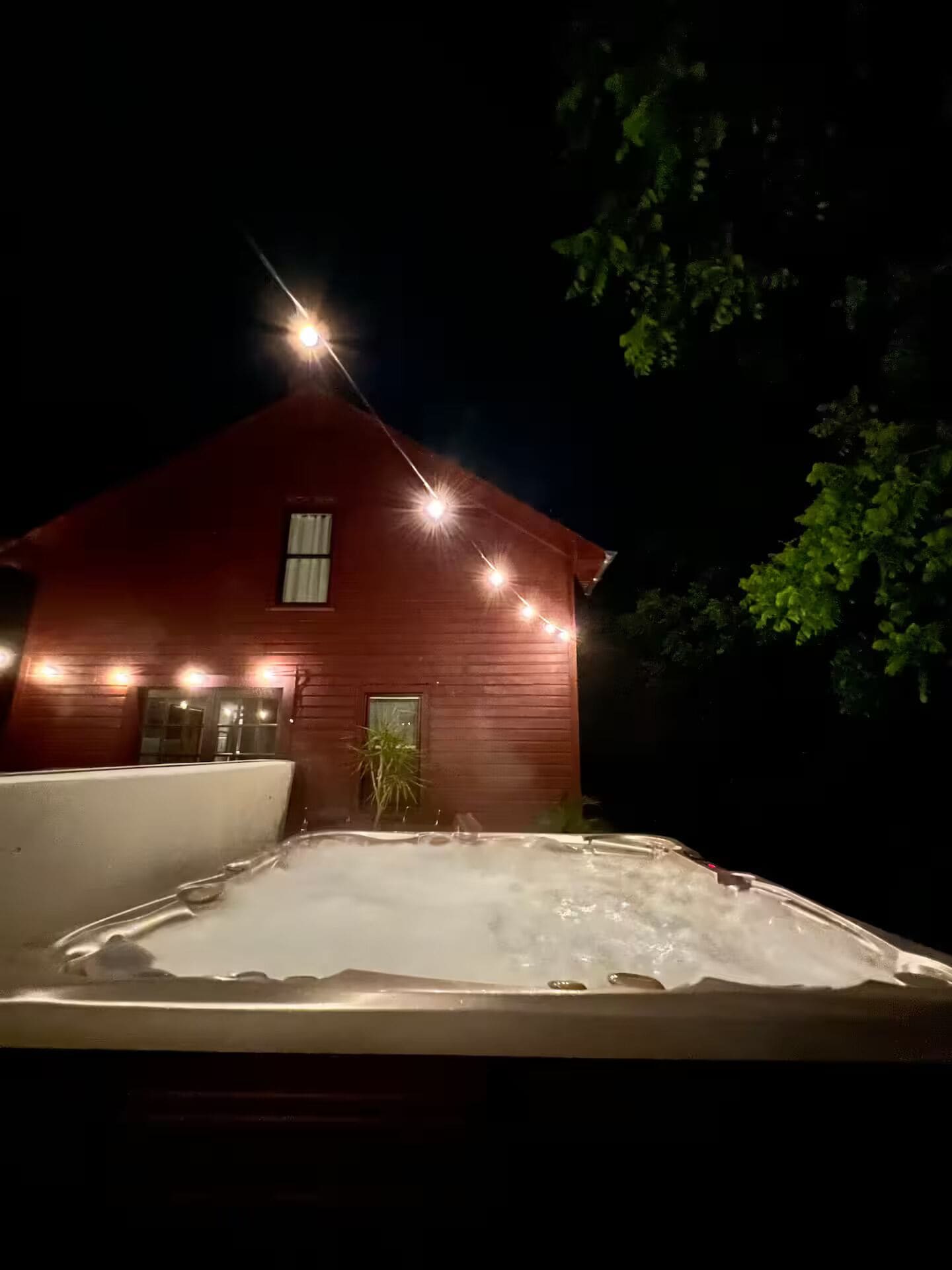 Outdoor spa tub