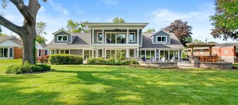 Spacious 5-Bedroom Golf Course Home for Getaways