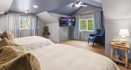 Spacious 5-Bedroom Golf Course Home Perfect for Getaways & Special Occasions