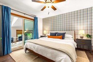 5 bedrooms, desk, iron/ironing board, free WiFi - Luxe Bourbon Trl~Game Rm~Golf Sim~Hot Tub~Fire Pit (Versailles)