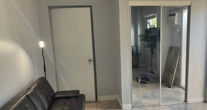 Cozy & comfortable Guest house Near Hard Rock Stadium