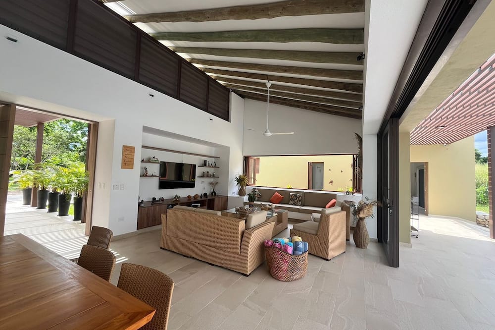 Yeguas V18 by Wynwood House - San Raimundo