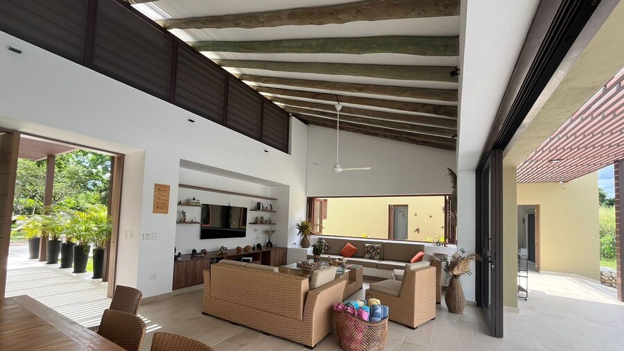 Yeguas V18 by Wynwood House