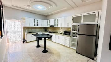 Micro-ondes, four, plaque de cuisson, lave-vaisselle