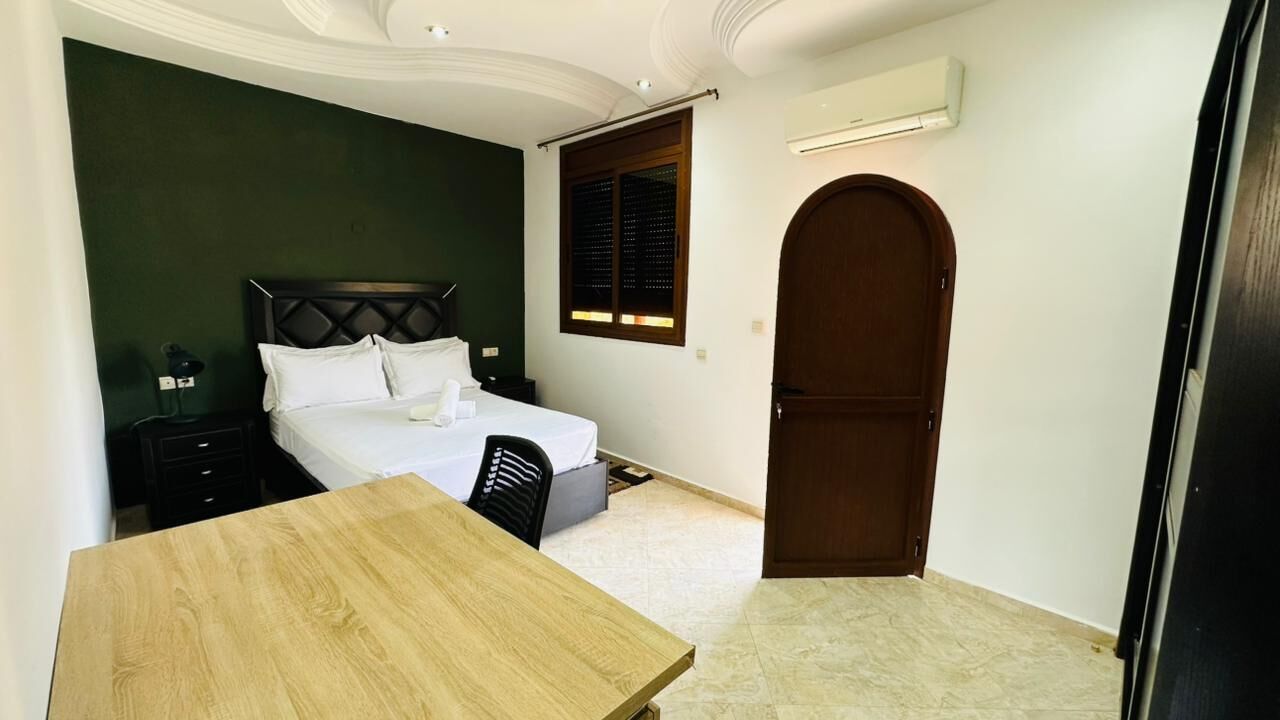 3 chambres, fer et planche à repasser, Wi-Fi, draps fournis