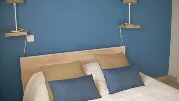 2 chambres, fer et planche Ă repasser