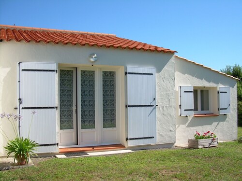 VENDEE HOUSE, QUIET and only 20min from the SEA