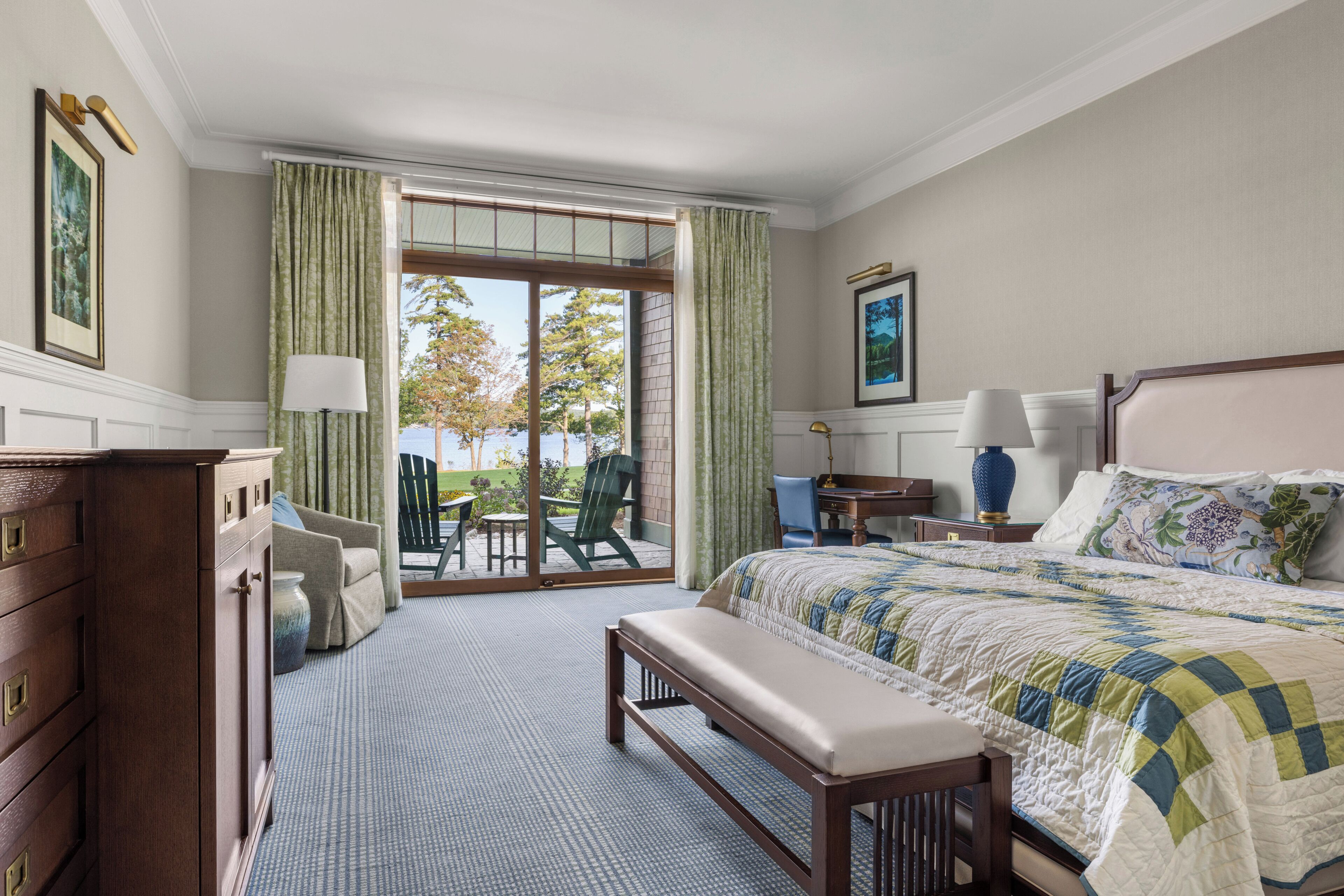 Deluxe kamer, 1 kingsize bed, terras, uitzicht op meer | Luxe beddengoed, pillowtop-bedden, een gratis minibar