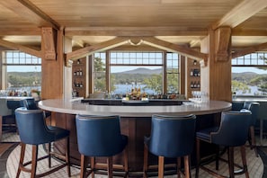 2 bars/lounges, cocktail bar, wine bar - The Lake Estate on Winnisquam (Tilton)