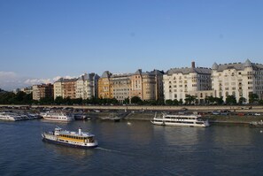 Marina - Charming Family Stay with River View, Walk to Margaret Island (Budapest)
