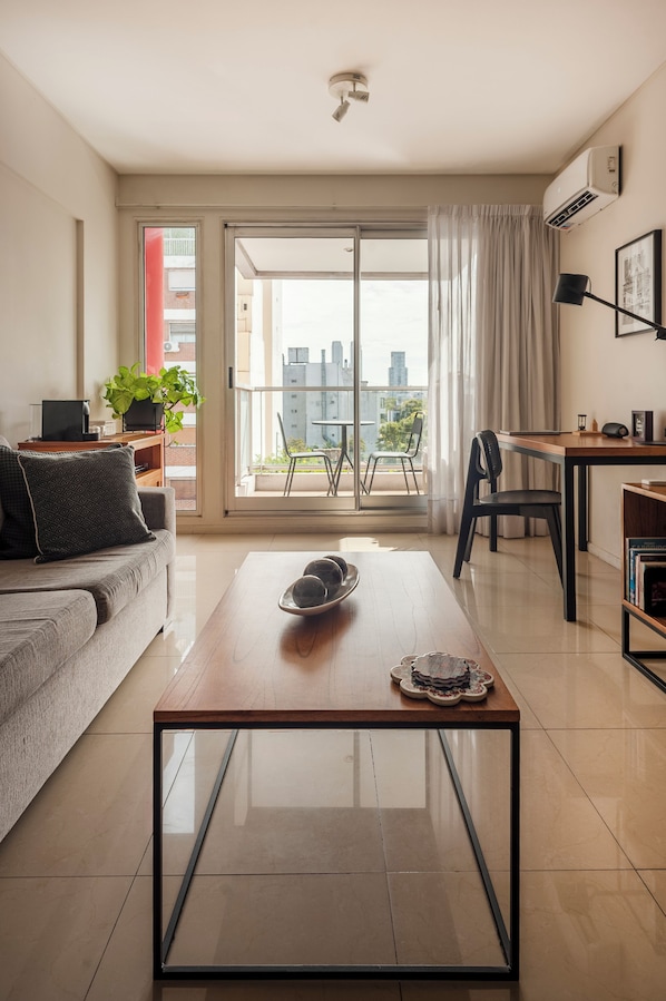 TV connectée de 50 pouces avec chaînes numériques