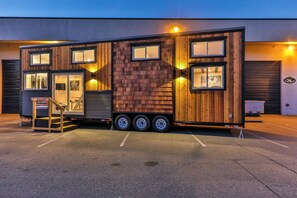 Exterior - 35 ‘ Tiny House RV pet friendly (Halfmoon Bay)