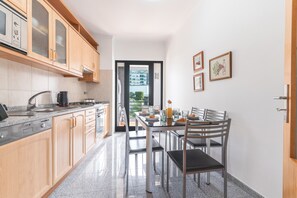 Fridge, microwave, oven, stovetop - Views of Madeira by Atlantic Holiday (Funchal)