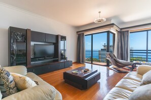Smart TV - Views of Madeira by Atlantic Holiday (Funchal)